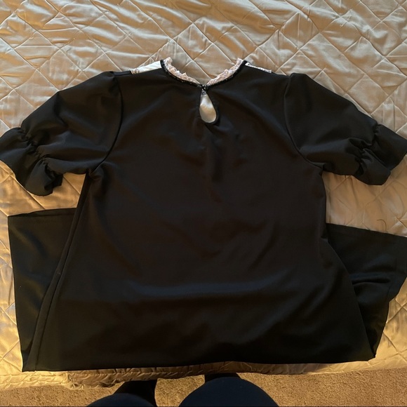 Cute, simple black dress - Picture 3 of 6